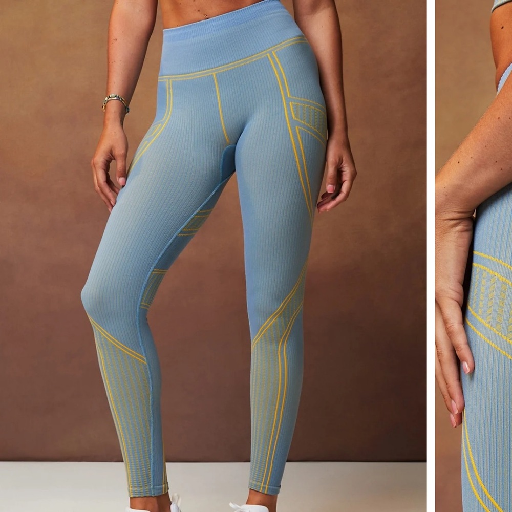 Fabletics “Khloe Edit” Seamless High-Waisted Compressive Legging - Picture 2 of 4